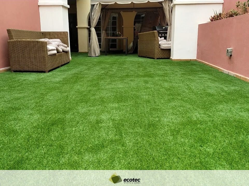 Césped artificial en terraza - trabajos ecotec